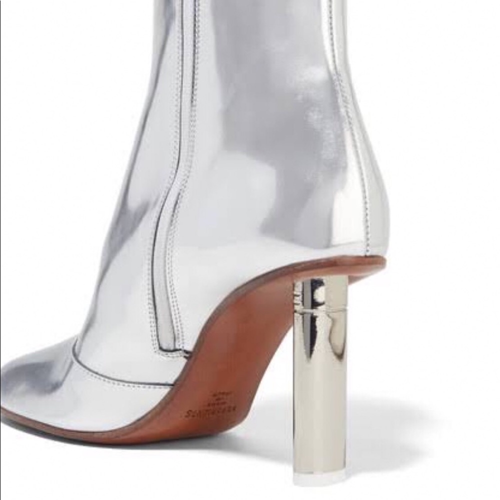 Vetements boots 👢 😍 - Picture 2 of 5